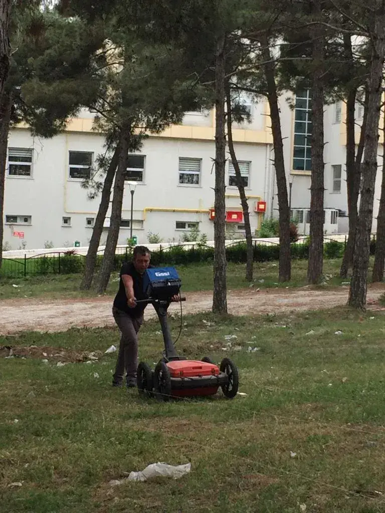 Hamidiye Mahallesi Yer Radarı (GPR) saha ölçümü ağaçlık alan